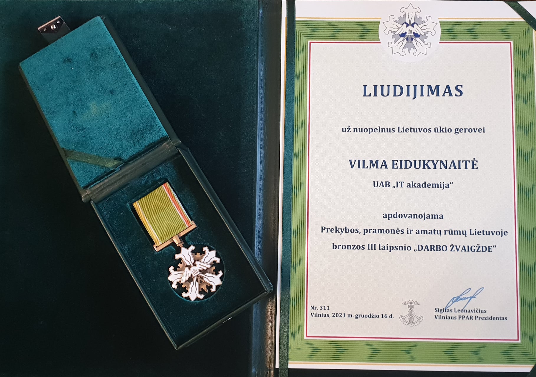 UAB IT AKADEMIJA direktorei Vilmai Eidukynaitei įteikta bronzos III laipsnio „Darbo žvaigždė“